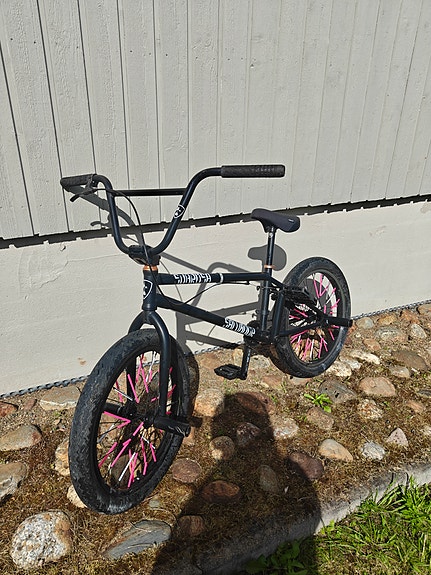 Subrosa Salvador 20" 2021 freestyle BMX pyörä