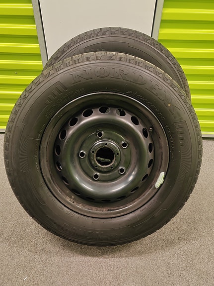 Ford 235/65/16C renkaat