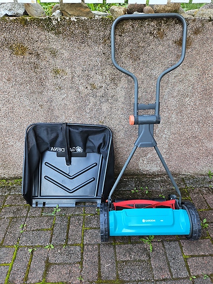Gardena käsikäyttöinen ruohonleikkuri keruusäiliöllä