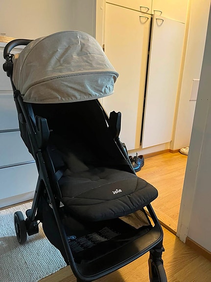 Joie lasten matkarattaat musta–beige