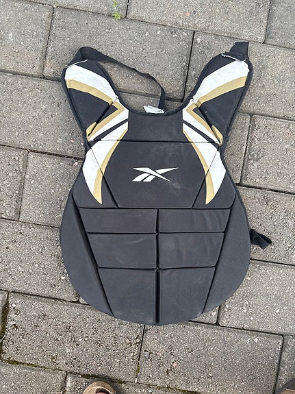 Reebok jääkiekkosuojaliivi musta
