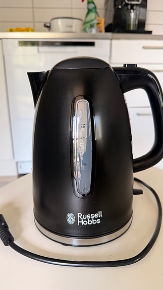Russell Hobbs vedenkeitin musta
