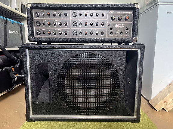 Peavey XM 6 mikserivahvistin + 15" PA-kaiutin