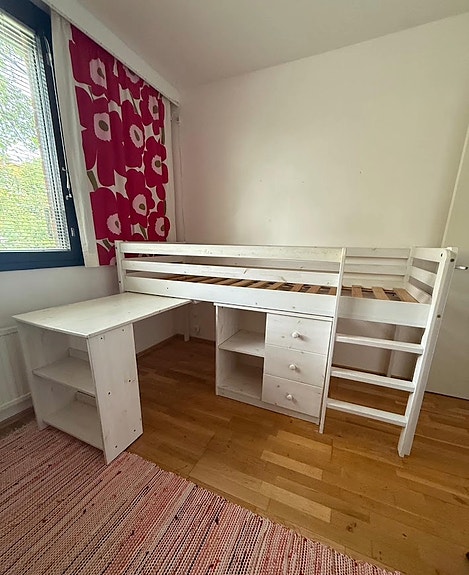 Puoliparvisänky ja lipasto