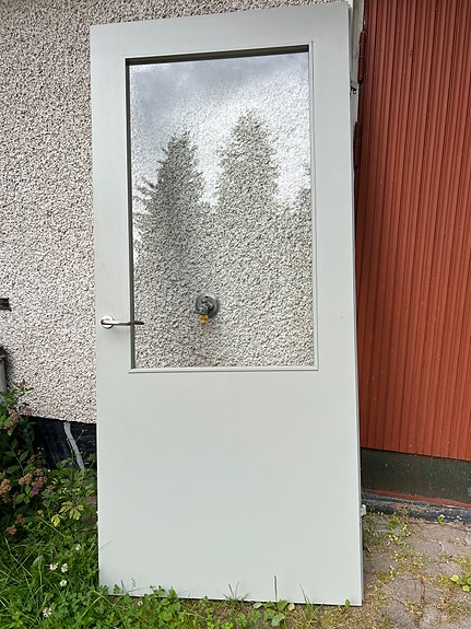 Myydään 60-luvun ikkunallinen väliovi
