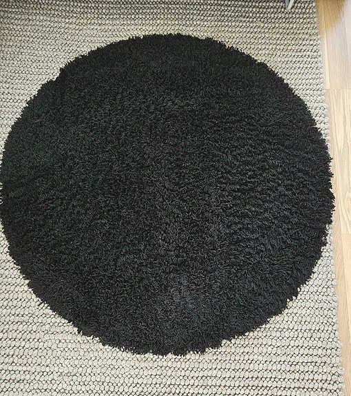 Matto, pyöreä, musta, karvalanka, halkaisija 130 cm