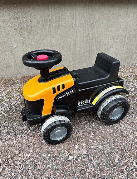 Lasten JCB traktori päältä ajettava