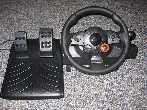 Logitech rattiohjain ja polkimet