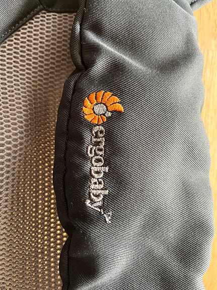 Ergobaby kantoreppu harmaa verkkokankaalla