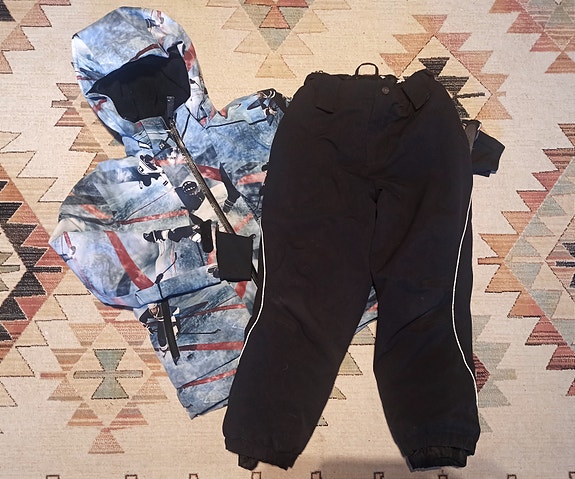 Molo Pyxis ice hockey talvitakki ja -housut 122
