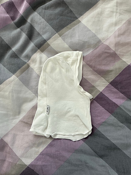 Kuutti vauvan puuvillainen kypärämyssy koko 44/46 valkoinen