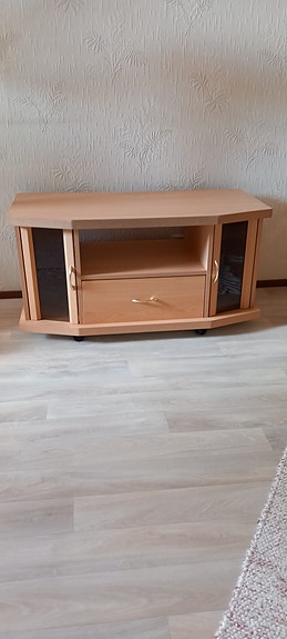 Tv pöytä pyörillä
