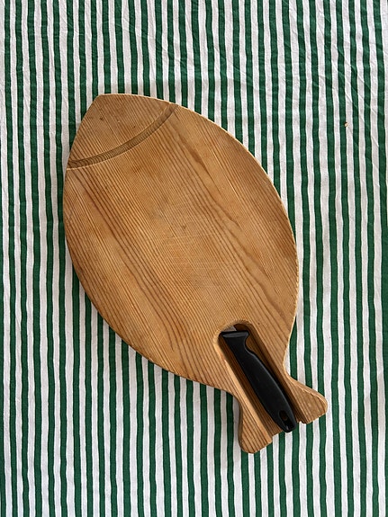 Puinen kala leikkuulauta + Fiskars veitsi