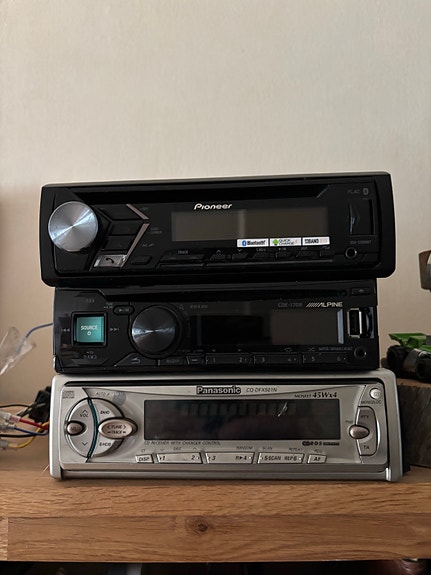 Pioneer, Alpine ja JVC autosoittimet