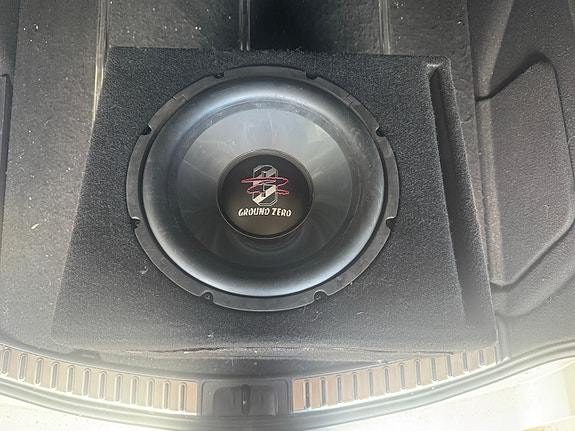 Ground Zero subwoofer 12” ja vahvistin
