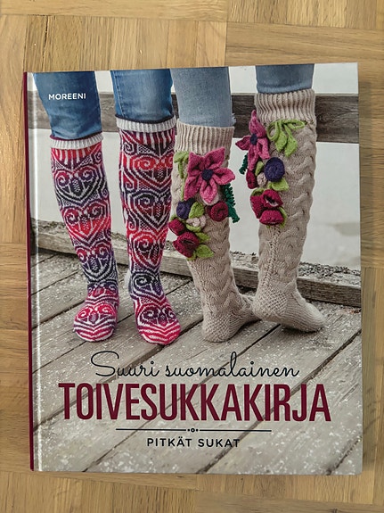 Suuri suomalainen toivesukkakirja – pitkät sukat