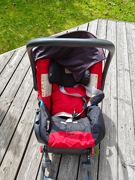 Britax turvakaukalo ja jalusta punainen