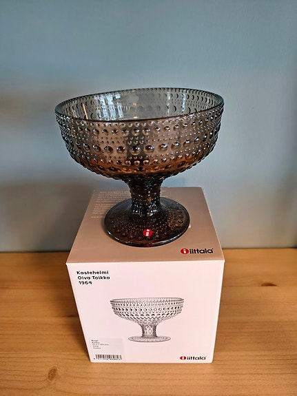 Kastehelmi jalallinen kulho 35 cl hiekka