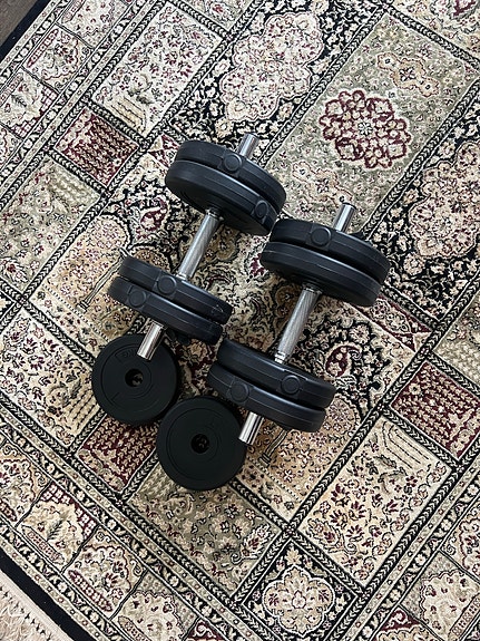 Säädettävät käsipainot levypainoilla