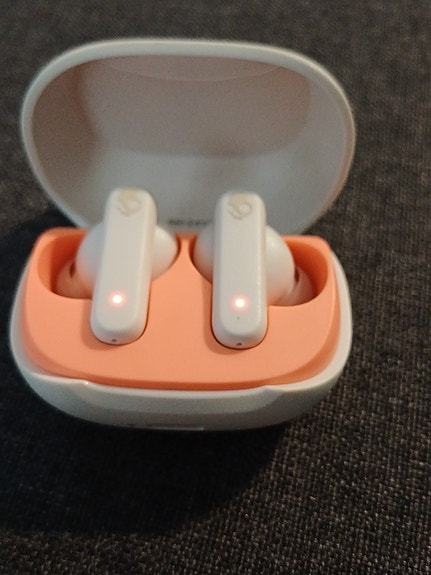 Skullcandy langattomat nappikuulokkeet kotelolla