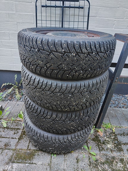 Nastarenkaat 215/60R16