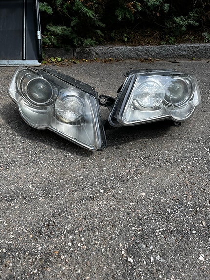 Original VW Passat B6 Xenon Headlights – Valeo OEM (Pair)