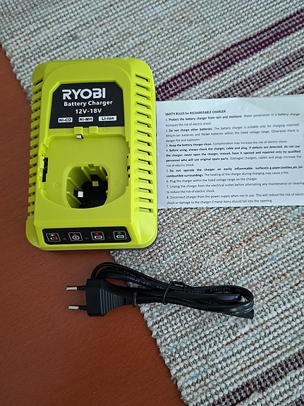 Ryobi One+ akkulaturi 12V–18V