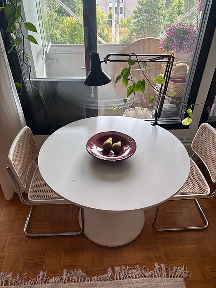 Pyöreä valkoinen ruokapöytä 105cm