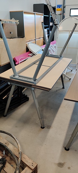 2 kpl Ikea Galant työpöytiä