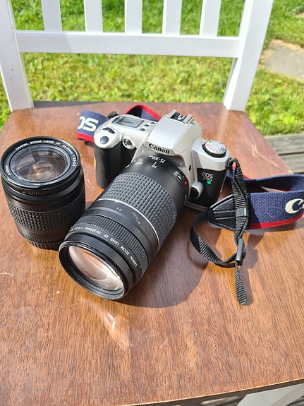 Canon EOS 500N + 2x zoom-objektiivi – Filmikamera-paketti