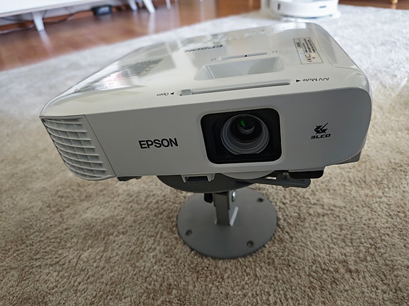 Epson EB-992F dataprojektori (kattoon kiinnitettävä)
