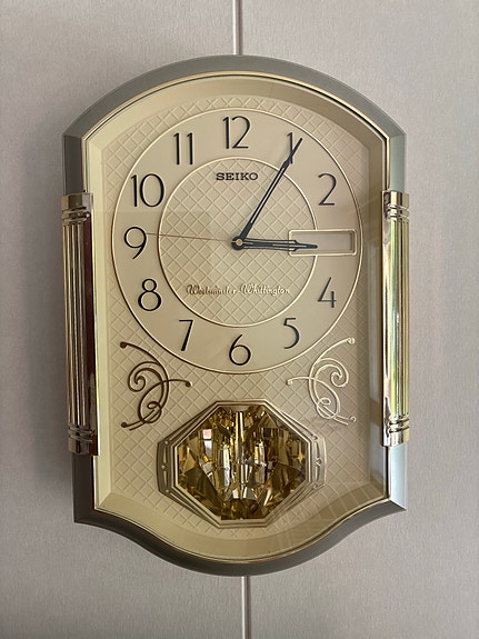 Seiko seinäkello kultadetaljeilla