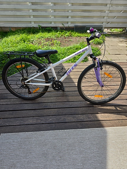 Tyttöjen polkupyörä 24"