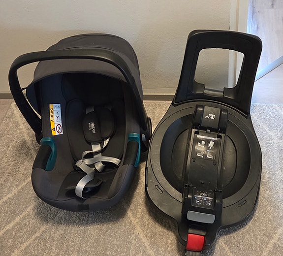 Britax Römer Baby-Safe 3 i-Size turvakaukalo + Flex Base iSense -telakka