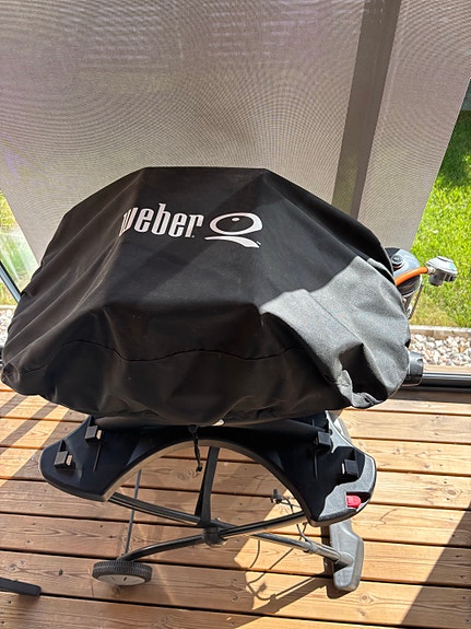 Weber Q kaasugrilli jalustalla