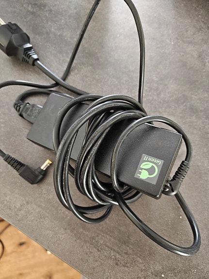 Green Cell kannettavan laturi