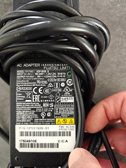 Fujitsu Lifebook AC-adapteri kannettavalle