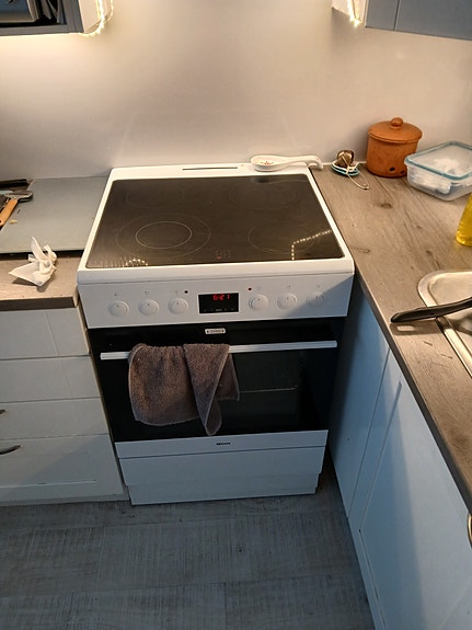 Gram KE 15106N keraaminen liesi. 1v. vanha. Takuu voimassa vielä vuoden.