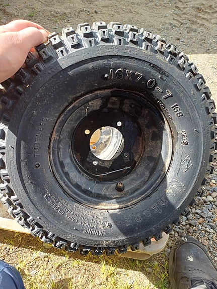16x7.0-7 mönkijän renkaat vanteilla
