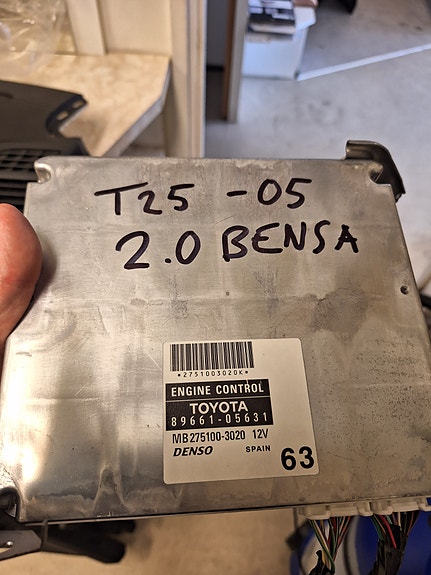 Toyota Avensis T25 2,0L bensan ECU