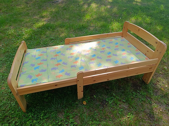 Lasten jatkettava sänky + patja