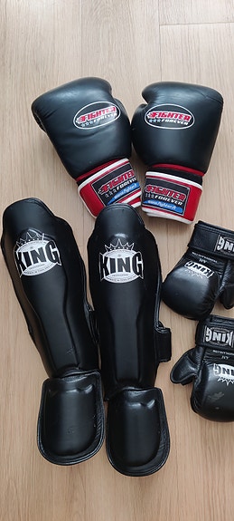 MMA hanskat, sääri suojat ja nyrkkeily hanskat