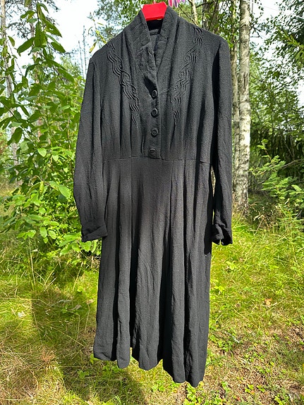 Musta retro mekko