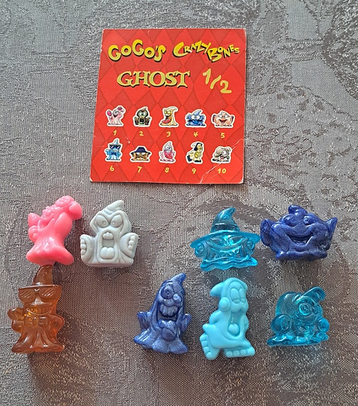 Lähes täysi Gogos Crazy Bones Ghost -sarja (58/60 hahmoa