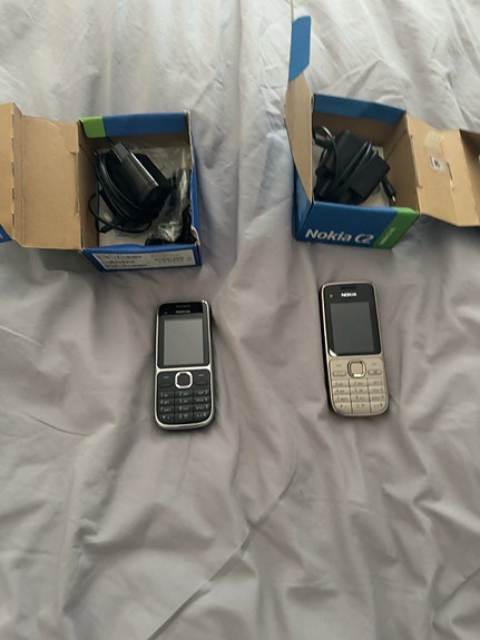 Nokia C2-01 ×2 + alkuperäiset laatikot ja laturit