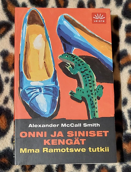 Alexander McCall Smith Onni ja siniset kengät pokkari
