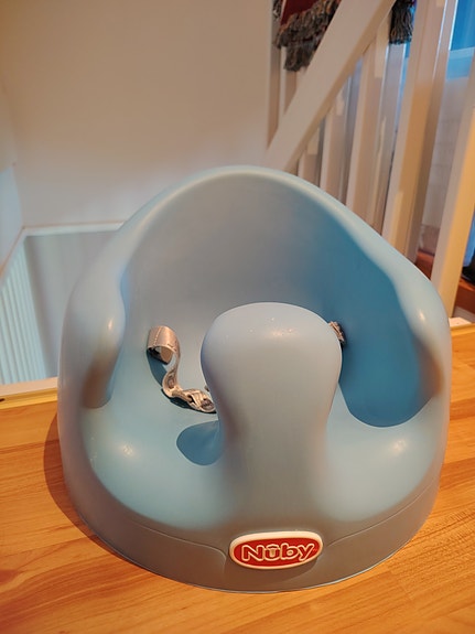 Nuby vauvanistuin