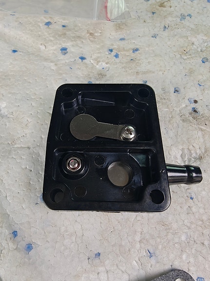 Polttoainepumppu Mariner 4-8hv 91 84-86