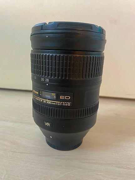 Nikon AF-S Nikkor 28-300mm f/3.5-5.6G ED VR
