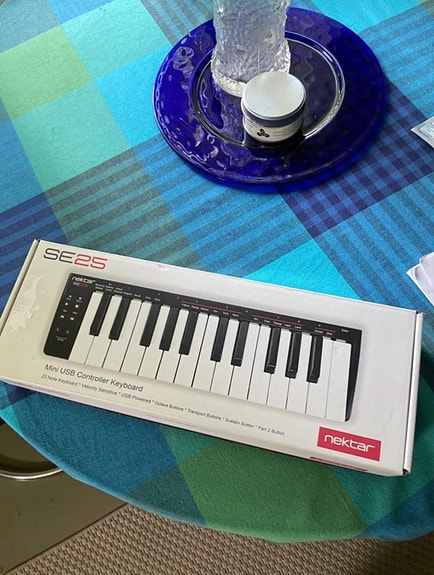 Nektar SE25 MIDI USB -kosketinsoitin